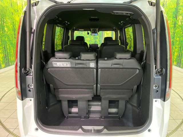 ���i�̂���������ʋ΁A���}���ɏ\���ȉ׎��X�y�[�X���m�ۂ��Ă���܂��B�Z�J���h�V�[�g��|���ƁA�傫�ȉו��̐ύڂ��\�ł���