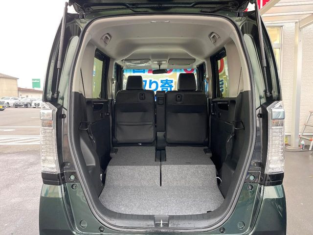 ���i�̂���������ʋ΁A���}���ɏ\���ȉ׎��X�y�[�X���m�ۂ��Ă���܂��B�Z�J���h�V�[�g��|���ƁA�傫�ȉו��̐ύڂ��\�ł���