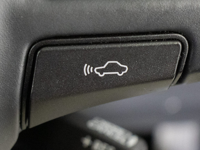 �Փˉ���x���^�v���N���b�V���Z�[�t�e�B�V�X�e�� �O���ɏo��������Q���ɑ΂��x��𔭂��A�h���C�o�[�Ɍx���B�����Ƀu���[�L�A�V�X�g�ɂ��Փˉ���Ƒ��x���y�����܂��B