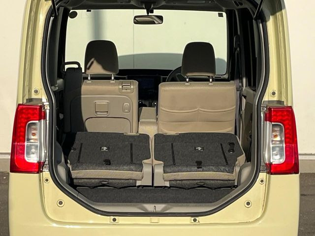 ���i�̂���������ʋ΁A���}���ɏ\���ȉ׎��X�y�[�X���m�ۂ��Ă���܂��B�Z�J���h�V�[�g��|���ƁA�傫�ȉו��̐ύڂ��\�ł���