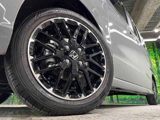 �y����15�C���`�A���~�z�C�[���z�O�ςɃ}�b�`���������A���~�z�C�[���𑕒����Ă���܂��B�e��ЊO�A���~�z�C�[����A�X�^�b�h���X�^�C�����戵�����Ă���܂��B���񂲑��k����������