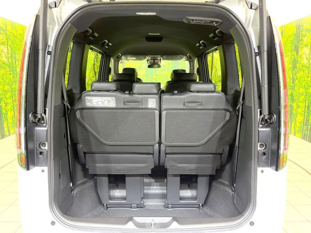 ���i�̂���������ʋ΁A���}���ɏ\���ȉ׎��X�y�[�X���m�ۂ��Ă���܂��B�Z�J���h�V�[�g��|���ƁA�傫�ȉו��̐ύڂ��\�ł���