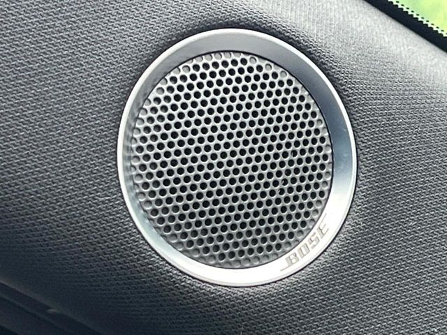 �yBOSE�T�E���h�V�X�e���z���[�J�[�I�v�V�����̍��i�ʃT�E���h�V�X�e���𓋍ځB��p�̃`���[�j���O���{���ꂽ�召�l�X�ȃX�s�[�J�[����ǎ��ȃT�E���h���t�ł��A�Տꊴ���ӂ�鉹����Ԃ����o���܂��B