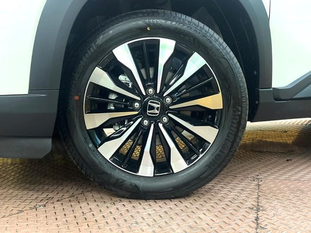 �y����17�C���`�A���~�z�C�[���z�O�ςɃ}�b�`���������A���~�z�C�[���𑕒����Ă���܂��B�e��ЊO�A���~�z�C�[����A�X�^�b�h���X�^�C�����戵�����Ă���܂��B���񂲑��k����������