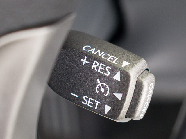 �y�I�[�g�N���[�Y�R���g���[���z���ځB�A�N�Z������Ȃ��ł��Ԃ������ŃX�s�[�h��ۂ��Ă����@�\�ł��������̍����͊y�X�ł�