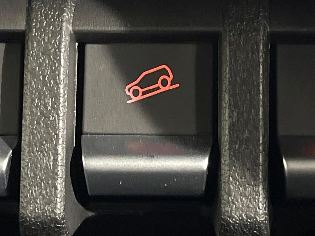 �y�_�E���q���A�V�X�g�z�}�ȍ⓹������Ƃ��Ɏ����Ńu���[�L�𐧌�A���̒ᑬ�x��ۂ��܂��B�ᓹ�∫�H�ȂǊ���₷���H�ʂ̉����ł��^�C�������b�N���Ȃ�������S!�n���h������ɏW���ł��܂�!