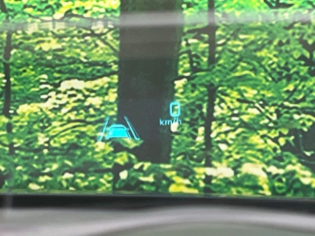 �y�w�b�h�A�b�v�f�B�X�v���C�z���݂̑��x�⑖�s�����f�W�^���\���ŉ^�]�ȑO���̃K���X�ɓ��e!�^�]���A�ڐ������炳���K�v�ȏ����m�F�ł���̂łƂ��Ă��֗��ň��S!