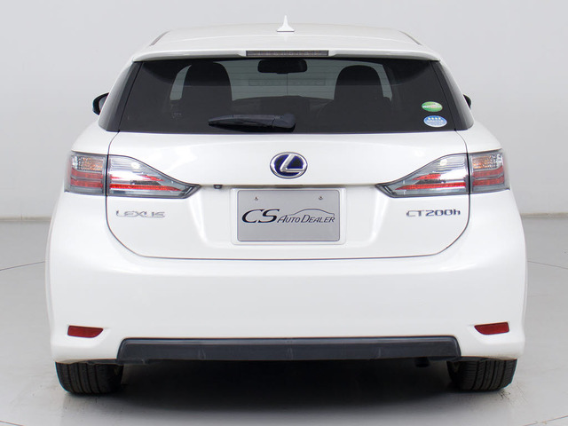 �����}���`�A���^�̃J���[�o�b�N���j�^�[���ځB�M�A���o�b�N�ɓ����Ǝ����I�ɐ؂�ւ��D����̂ł��B�N���ȃJ�����摜�ɂĎԌɓ�����T�|�[�g���Ă���܂��B����ŎԌɓ�������S�ł��ˁB