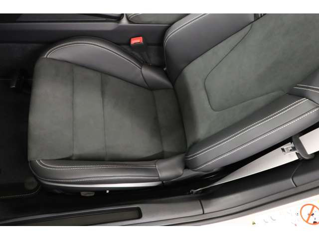 ����Ȃ́A���s�������S���Đg���ς˂���݌v�B��ݍ��ނ悤�ȍ���S�n�Ɨ����������������A�h���C�o�[�Ɠ������㎿�Ȏ��Ԃ����L���܂��B