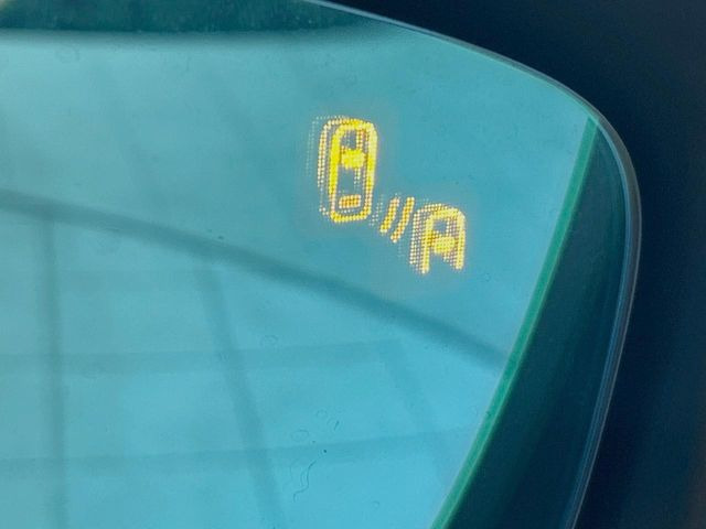 �y�u���C���h�X�|�b�g���j�^�����O�z���s���A�h�A�~���[�̎��p�ɂȂ�₷���ӏ��Ɍ㑱�Ԃ��ڋ߂���ƃT�C�h�~���[�t�߂Ɍx����\���A�h���C�o�[�ɒ��ӊ��N�����Ă���܂��B