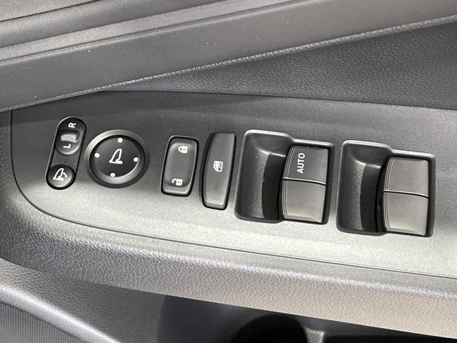 �y�d���i�[�~���[�z�T�C�h�~���[�͓d���i�[���ƂȂ��Ă���A�������ԏ�ł��L�Y�������X�N��}�����܂��B