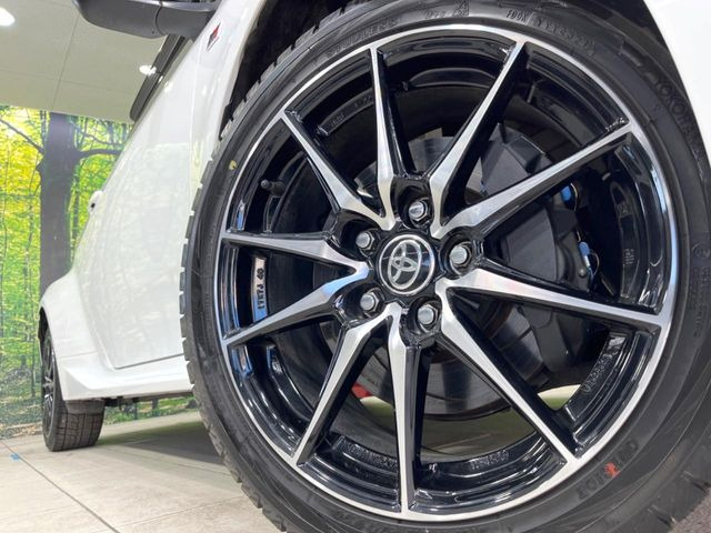 �y�����C���`�A���~�z�C�[���z�O�ςɃ}�b�`���������A���~�z�C�[���𑕒����Ă���܂��B�e��ЊO�A���~�z�C�[����A�X�^�b�h���X�^�C�����戵�����Ă���܂��B���񂲑��k����������