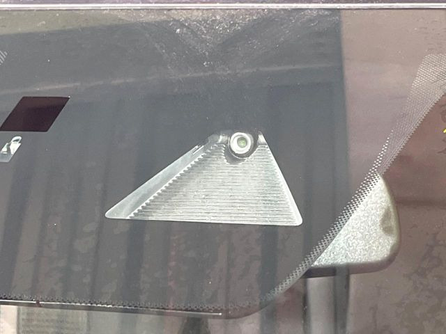 �yi-ACTIVESENSE�z���s���ɑO���̎ԗ�����F�����A�Փ˂������Ȏ��͌x��ƃu���[�L�ŏՓˉ���Ɣ�Q�y�����A�V�X�g�B�����S�Ƀh���C�u�����y���݂��������܂��B