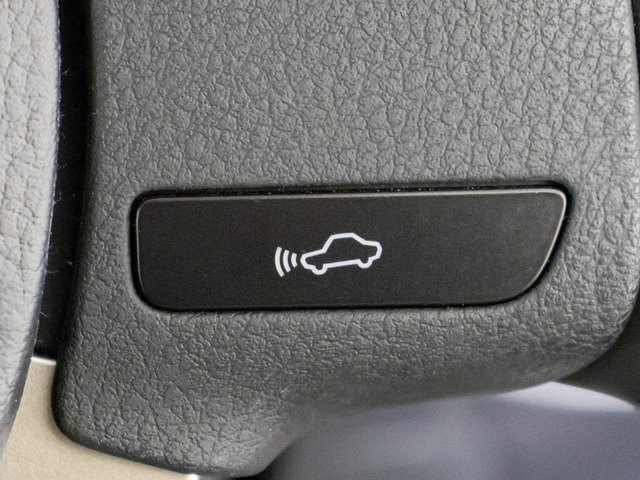 �Փˉ���x���^�v���N���b�V���Z�[�t�e�B�V�X�e�� �O���ɏo��������Q���ɑ΂��x��𔭂��A�h���C�o�[�Ɍx���B�����Ƀu���[�L�A�V�X�g�ɂ��Փˉ���Ƒ��x���y�����܂��B