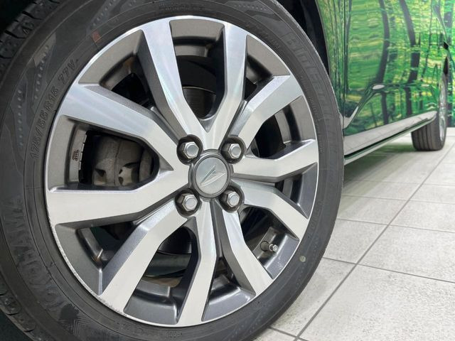 �y����15�C���`�A���~�z�C�[���z�O�ςɃ}�b�`���������A���~�z�C�[���𑕒����Ă���܂��B�e��ЊO�A���~�z�C�[����A�X�^�b�h���X�^�C�����戵�����Ă���܂��B���񂲑��k����������