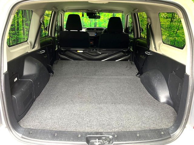 ���i�̂���������ʋ΁A���}���ɏ\���ȉ׎��X�y�[�X���m�ۂ��Ă���܂��B�Z�J���h�V�[�g��|���ƁA�傫�ȉו��̐ύڂ��\�ł���