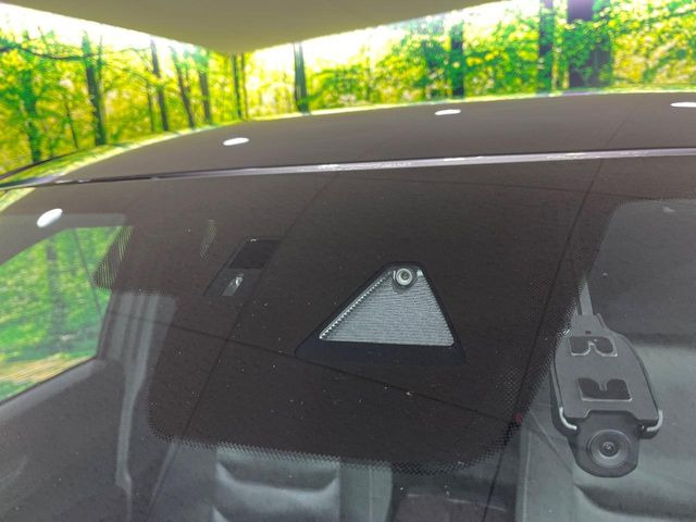 �y�X�}�[�g�u���[�L�T�|�[�g�z���s���ɑO���̎ԗ�����F�����A�Փ˂������Ȏ��͌x��ƃu���[�L�ŏՓˉ���Ɣ�Q�y�����A�V�X�g�B�����S�Ƀh���C�u�����y���݂��������܂��B