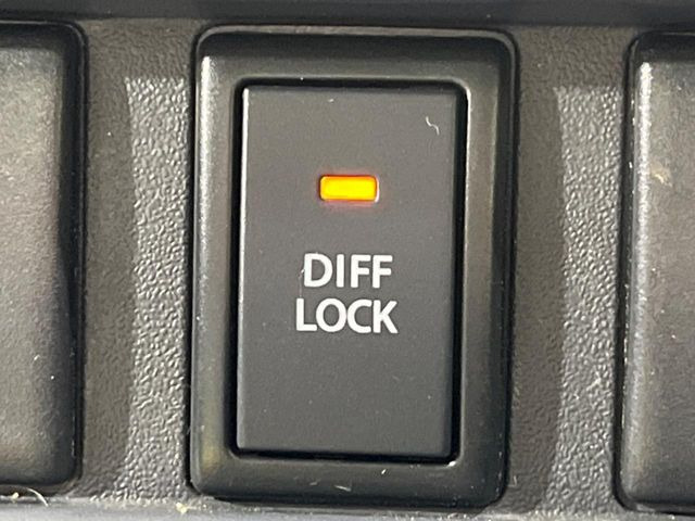 �y�f�t���b�N�z���H��ᓹ�ȂǂŎԂ��X�^�b�N�����ꍇ�ł��A�^�C���̋�]��}�����E�o���₷������f�t���b�N�𑕔��B�ϐ�n��I�t���[�h�ł̎g�p���������ɂ��X�X���̈��ł���