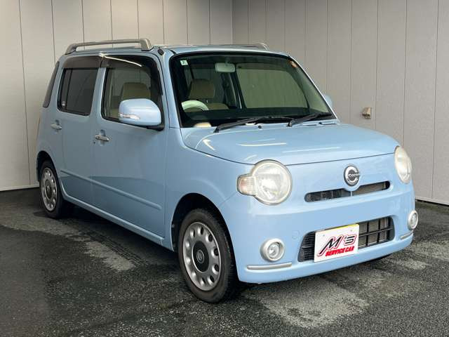 ���ʎԂ́u�T�[�r�X�J�[�G���Y �{�X�v�A�y�����Ԃ́u�T�[�r�X�J�[�G���Y �����X�v���炨�T�������܂��B