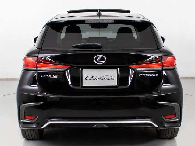 �����}���`�A���^�̃J���[�o�b�N���j�^�[���ځB�M�A���o�b�N�ɓ����Ǝ����I�ɐ؂�ւ��D����̂ł��B�N���ȃJ�����摜�ɂĎԌɓ�����T�|�[�g���Ă���܂��B����ŎԌɓ�������S�ł��ˁB