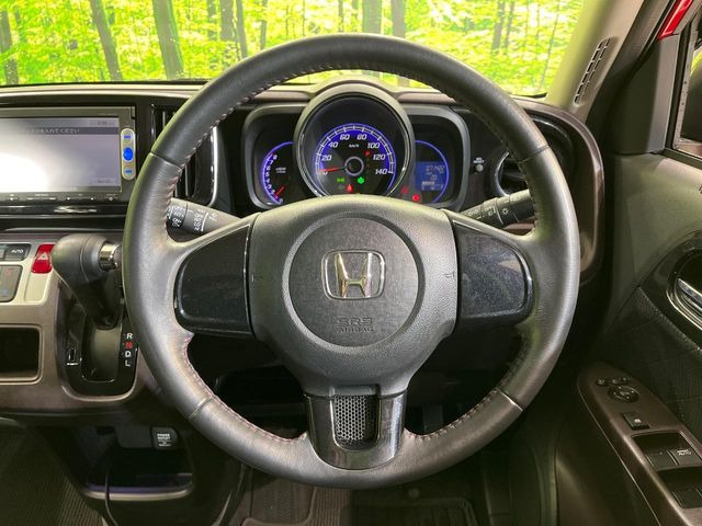 �y�����v�����X�e�A�����O�z�㎿�Ȋv���g�p���邱�ƂŁA��ɂ����������݂ƂĂ��^�]���₷���n���h���ł���