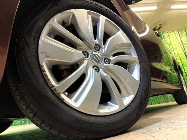 �y����16�C���`�A���~�z�C�[���z�O�ςɃ}�b�`���������A���~�z�C�[���𑕒����Ă���܂��B�e��ЊO�A���~�z�C�[����A�X�^�b�h���X�^�C�����戵�����Ă���܂��B���񂲑��k����������