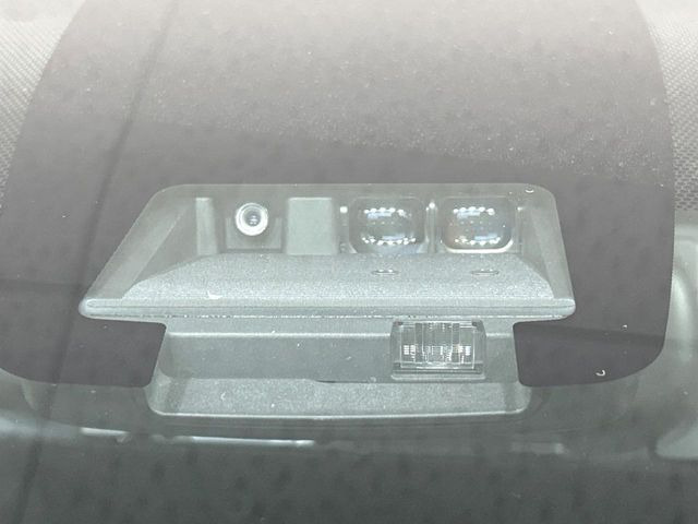 �y�g���^�Z�[�t�e�B�Z���X�z���s���ɑO���̎ԗ�����F�����A�Փ˂������Ȏ��͌x��ƃu���[�L�ŏՓˉ���Ɣ�Q�y�����A�V�X�g�B�����S�Ƀh���C�u�����y���݂��������܂��B