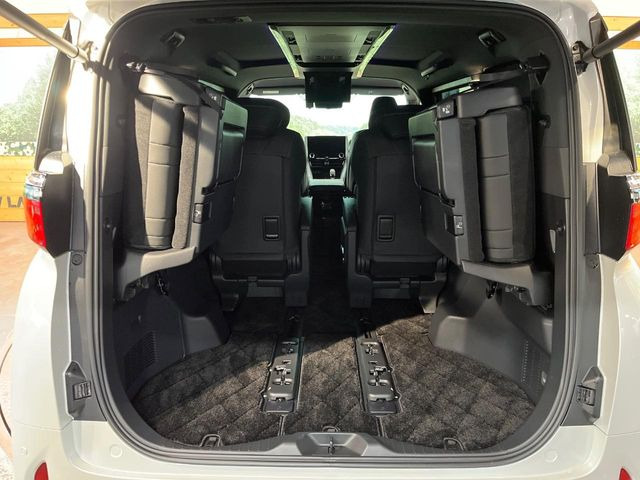 ���ڃV�[�g�͑O��X���C�h���\�ł��B���ɉ�����Α������L������������A�O�ɋl�߂�Α傫�ȃ��Q�b�W�X�y�[�X���m�ۂł��܂��B�V�[���ɉ����Ďg�������ł��邩��Ƃ��Ă��֗��ł���