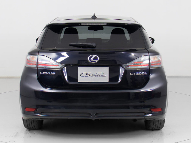 �����}���`�A���^�̃J���[�o�b�N���j�^�[���ځB�M�A���o�b�N�ɓ����Ǝ����I�ɐ؂�ւ��D����̂ł��B�N���ȃJ�����摜�ɂĎԌɓ�����T�|�[�g���Ă���܂��B����ŎԌɓ�������S�ł��ˁB