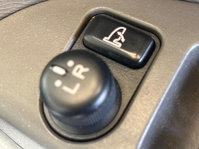 �y�d���i�[�~���[�z�T�C�h�~���[�͓d���i�[���ƂȂ��Ă���A�������ԏ�ł��L�Y�������X�N��}�����܂��B