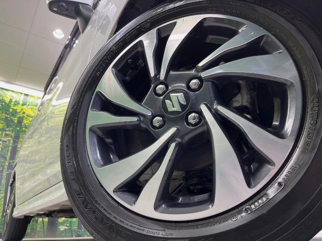 �y����15�C���`�A���~�z�C�[���z�O�ςɃ}�b�`���������A���~�z�C�[���𑕒����Ă���܂��B�e��ЊO�A���~�z�C�[����A�X�^�b�h���X�^�C�����戵�����Ă���܂��B���񂲑��k����������