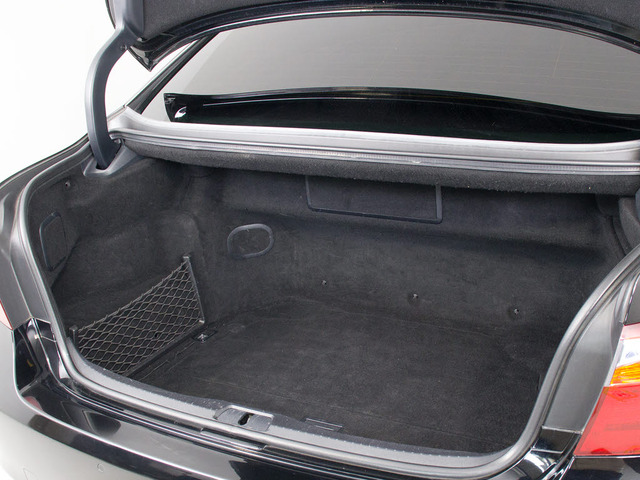 �g�����N�������Ǝv���Ă���܂���?���ۂ͑�e�ʃg�����N�ł�!���s���̒������h���C�u�����K�ł�!�܂��A�����t���X�y�[�X���������Ă���܂��̂ŁA��Ԃł��A�J�ł���̓������Ă�����育�������܂��B