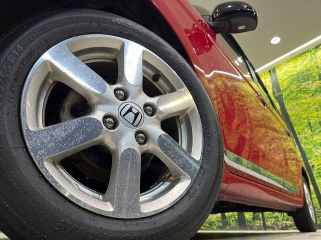 �y����14�C���`�A���~�z�C�[���z�O�ςɃ}�b�`���������A���~�z�C�[���𑕒����Ă���܂��B�e��ЊO�A���~�z�C�[����A�X�^�b�h���X�^�C�����戵�����Ă���܂��B���񂲑��k����������