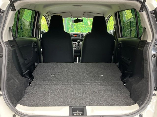 ���i�̂���������ʋ΁A���}���ɏ\���ȉ׎��X�y�[�X���m�ۂ��Ă���܂��B�Z�J���h�V�[�g��|���ƁA�傫�ȉו��̐ύڂ��\�ł���