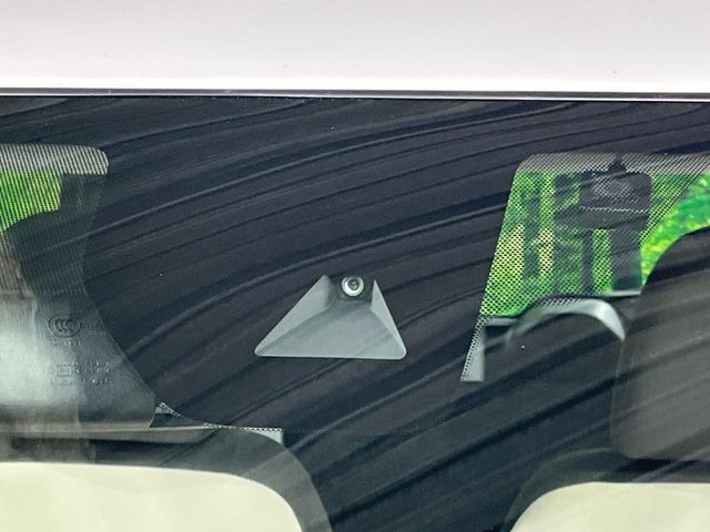 �y�G�}�[�W�F���V�[�u���[�L�z���s���ɑO���̎ԗ�����F�����A�Փ˂������Ȏ��͌x��ƃu���[�L�ŏՓˉ���Ɣ�Q�y�����A�V�X�g�B�����S�Ƀh���C�u�����y���݂��������܂��B