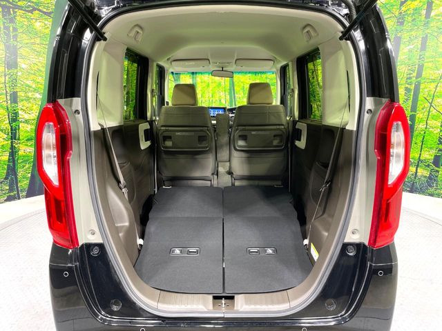 ���i�̂���������ʋ΁A���}���ɏ\���ȉ׎��X�y�[�X���m�ۂ��Ă���܂��B�Z�J���h�V�[�g��|���ƁA�傫�ȉו��̐ύڂ��\�ł���