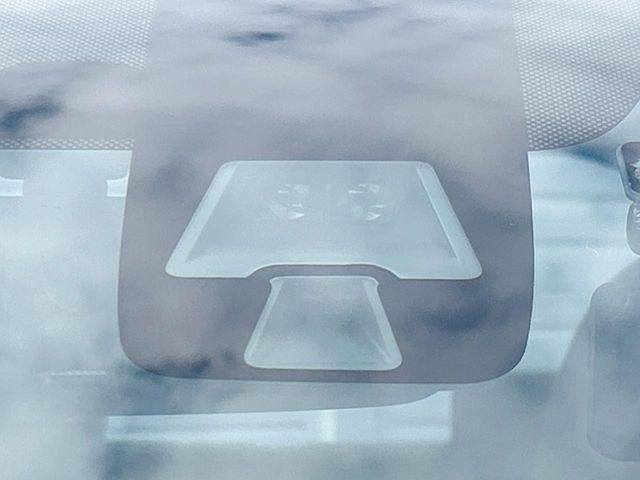 �y�G�}�[�W�F���V�[�u���[�L�z���s���ɑO���̎ԗ�����F�����A�Փ˂������Ȏ��͌x��ƃu���[�L�ŏՓˉ���Ɣ�Q�y�����A�V�X�g�B�����S�Ƀh���C�u�����y���݂��������܂��B