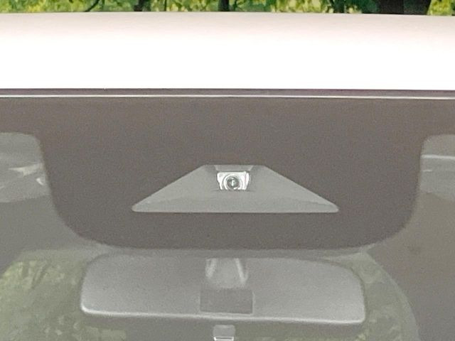 �y�z���_�Z���V���O�z���s���ɑO���̎ԗ�����F�����A�Փ˂������Ȏ��͌x��ƃu���[�L�ŏՓˉ���Ɣ�Q�y�����A�V�X�g�B�����S�Ƀh���C�u�����y���݂��������܂��B