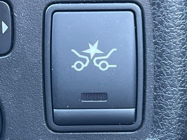 �y�G�}�[�W�F���V�[�u���[�L�z���s���ɑO���̎ԗ�����F�����A�Փ˂������Ȏ��͌x��ƃu���[�L�ŏՓˉ���Ɣ�Q�y�����A�V�X�g�B�����S�Ƀh���C�u�����y���݂��������܂��B