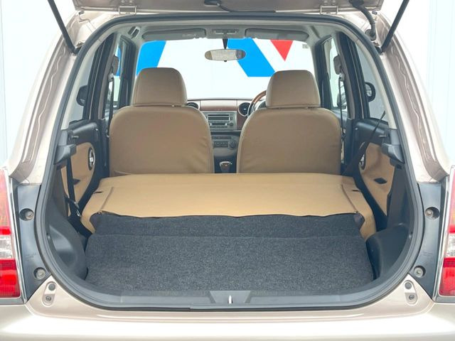 ���i�̂���������ʋ΁A���}���ɏ\���ȉ׎��X�y�[�X���m�ۂ��Ă���܂��B�Z�J���h�V�[�g��|���ƁA�傫�ȉו��̐ύڂ��\�ł���