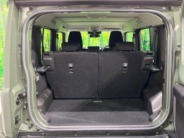 ���i�̂���������ʋ΁A���}���ɏ\���ȉ׎��X�y�[�X���m�ۂ��Ă���܂��B�Z�J���h�V�[�g��|���ƁA�傫�ȉו��̐ύڂ��\�ł���