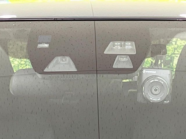 �yi-ACTIVESENSE�z���s���ɑO���̎ԗ�����F�����A�Փ˂������Ȏ��͌x��ƃu���[�L�ŏՓˉ���Ɣ�Q�y�����A�V�X�g�B�����S�Ƀh���C�u�����y���݂��������܂��B