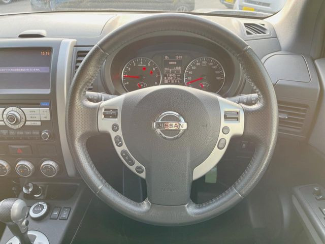 �y�����v�����X�e�A�����O�z�㎿�Ȋv���g�p���邱�ƂŁA��ɂ����������݂ƂĂ��^�]���₷���n���h���ł���