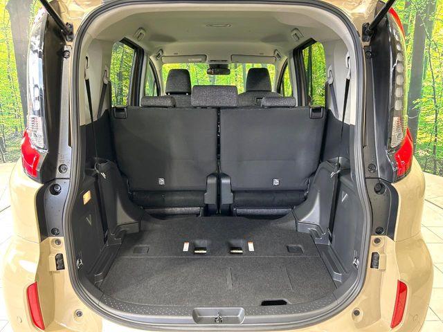 ���i�̂���������ʋ΁A���}���ɏ\���ȉ׎��X�y�[�X���m�ۂ��Ă���܂��B�Z�J���h�V�[�g��|���ƁA�傫�ȉו��̐ύڂ��\�ł���