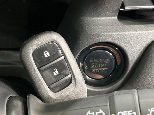 �yHonda�X�}�[�g�L�[�z�J�o����|�P�b�g�ɓ��ꂽ�܂܂ł��h�A�̎{���E�������\�ȃX�}�[�g�L�[�𑕔��B�G���W���̃I���E�I�t�����J�M�����o���K�v����������Ƃ��Ă��֗��ł���