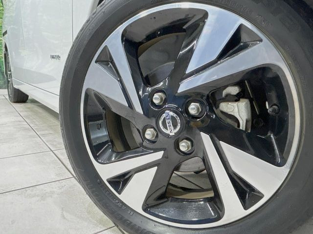 �y����15�C���`�A���~�z�C�[���z�O�ςɃ}�b�`���������A���~�z�C�[���𑕒����Ă���܂��B�e��ЊO�A���~�z�C�[����A�X�^�b�h���X�^�C�����戵�����Ă���܂��B���񂲑��k����������