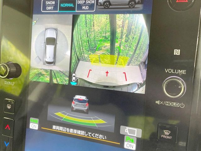 �y�}���`�e���C�����j�^�[�z�Ԃ̃t�����g��T�C�h�̃J�����摜�𓯎��Ƀ��j�^�[�\�����邱�ƂŁA���H�⋷�����𑖍s���ł����͂̏󋵊m�F���ł����S!�{�iSUV�ɂ��ꂵ�������ł���