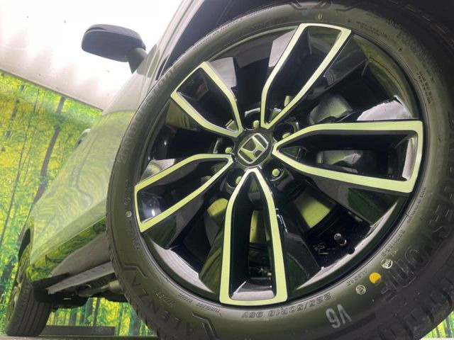 �y����18�C���`�A���~�z�C�[���z�O�ςɃ}�b�`���������A���~�z�C�[���𑕒����Ă���܂��B�e��ЊO�A���~�z�C�[����A�X�^�b�h���X�^�C�����戵�����Ă���܂��B���񂲑��k����������