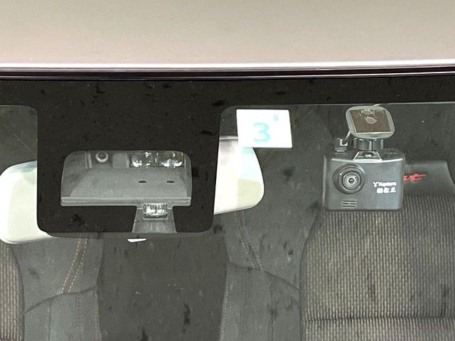 �y�X�Y�L �Z�[�t�e�B�T�|�[�g�z���s���ɑO���̎ԗ�����F�����A�Փ˂������Ȏ��͌x��ƃu���[�L�ŏՓˉ���Ɣ�Q�y�����A�V�X�g�B�����S�Ƀh���C�u�����y���݂��������܂��B