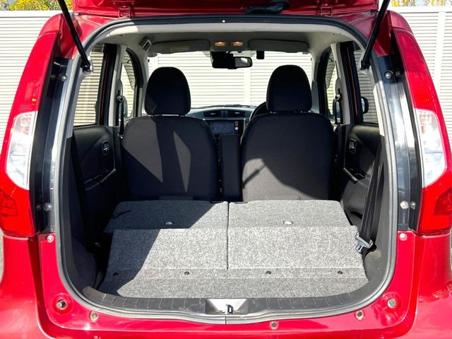 ���i�̂���������ʋ΁A���}���ɏ\���ȉ׎��X�y�[�X���m�ۂ��Ă���܂��B�Z�J���h�V�[�g��|���ƁA�傫�ȉו��̐ύڂ��\�ł���